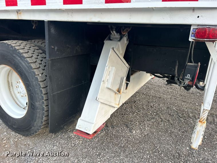 image for item EG1000 1998 International  4900 crane truck