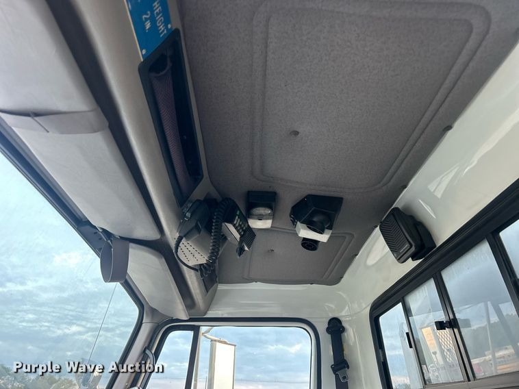 image for item EG1000 1998 International  4900 crane truck