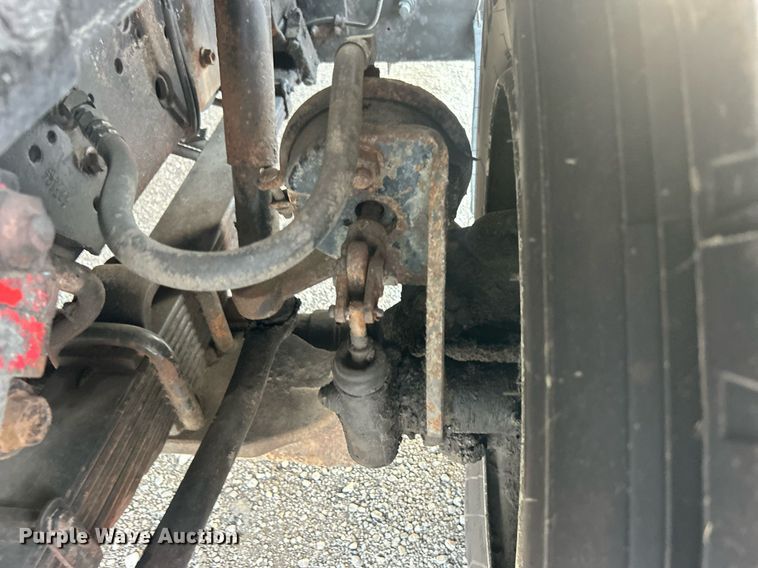 image for item EG1000 1998 International  4900 crane truck