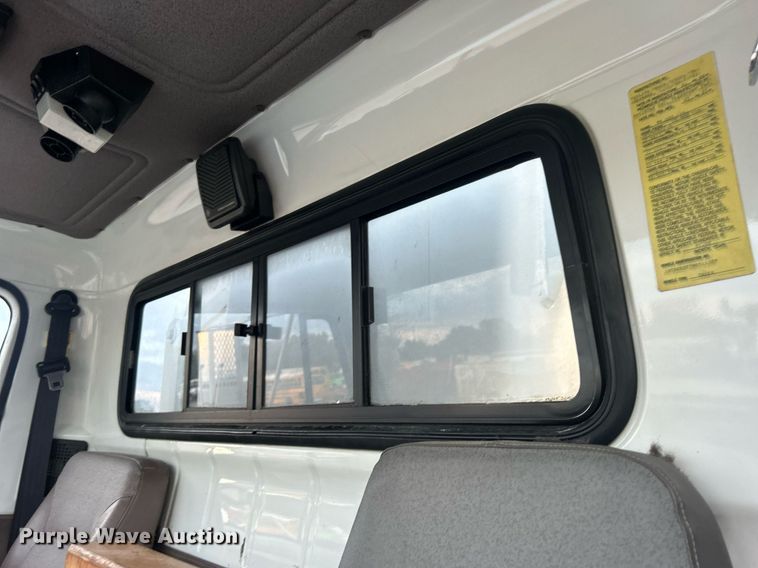 image for item EG1000 1998 International  4900 crane truck