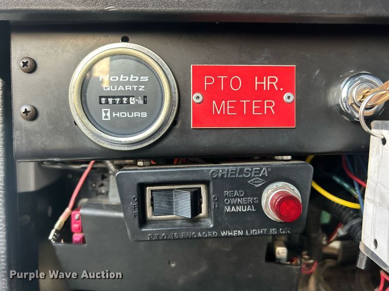 image for item EG1000 1998 International  4900 crane truck