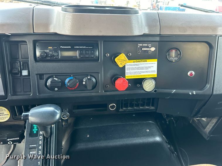 image for item EG1000 1998 International  4900 crane truck