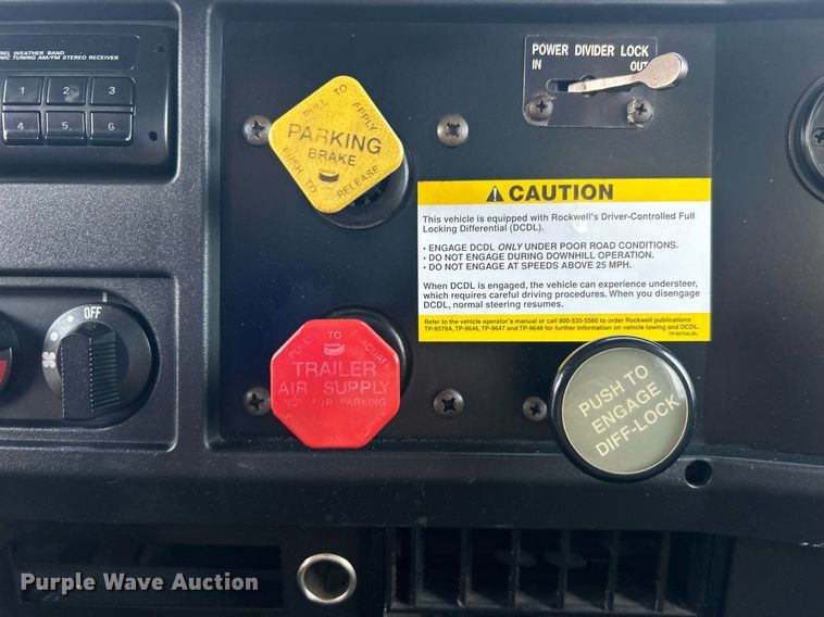 image for item EG1000 1998 International  4900 crane truck