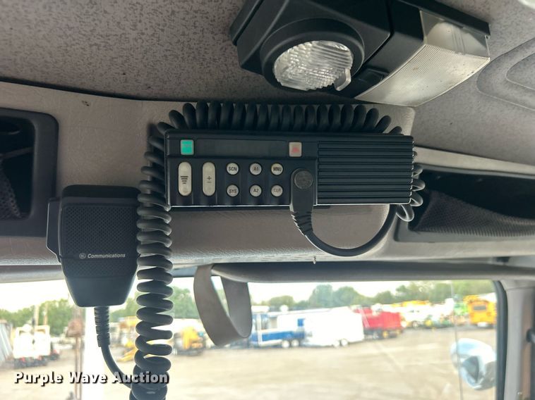 image for item EG1000 1998 International  4900 crane truck