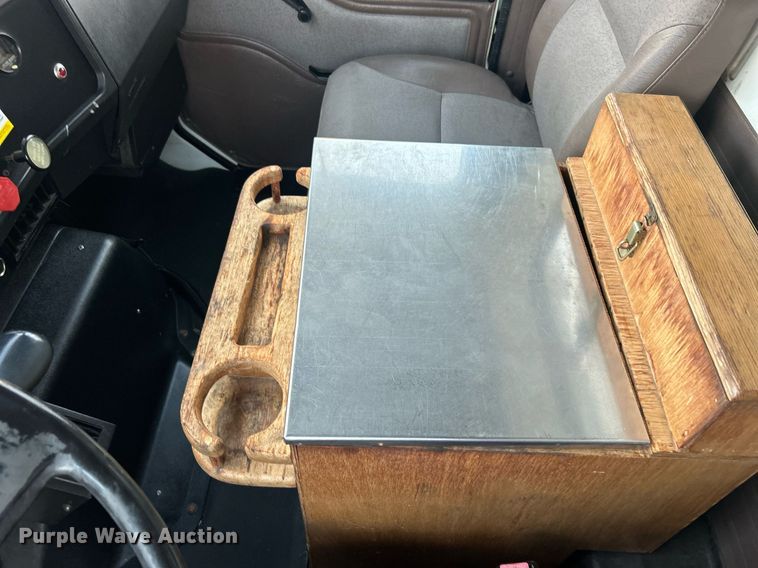 image for item EG1000 1998 International  4900 crane truck