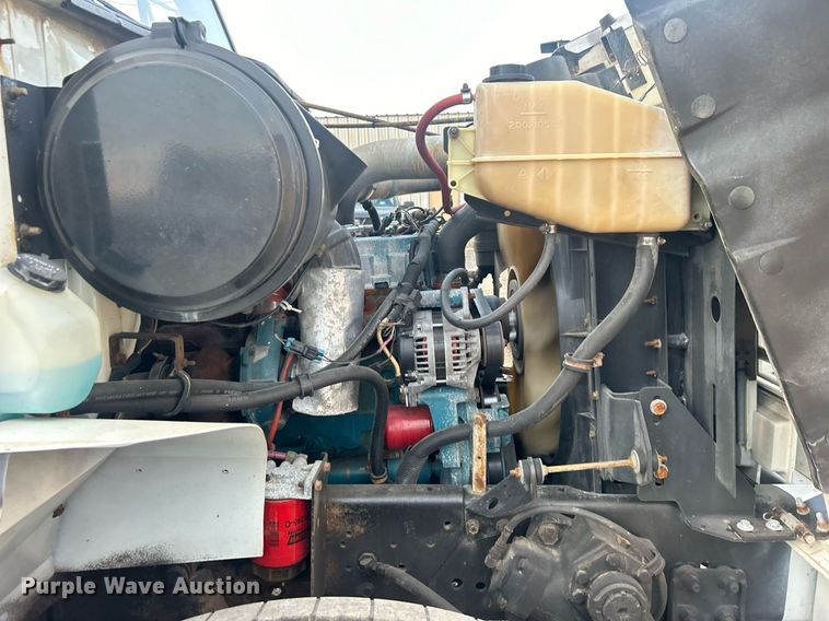 image for item EG1000 1998 International  4900 crane truck