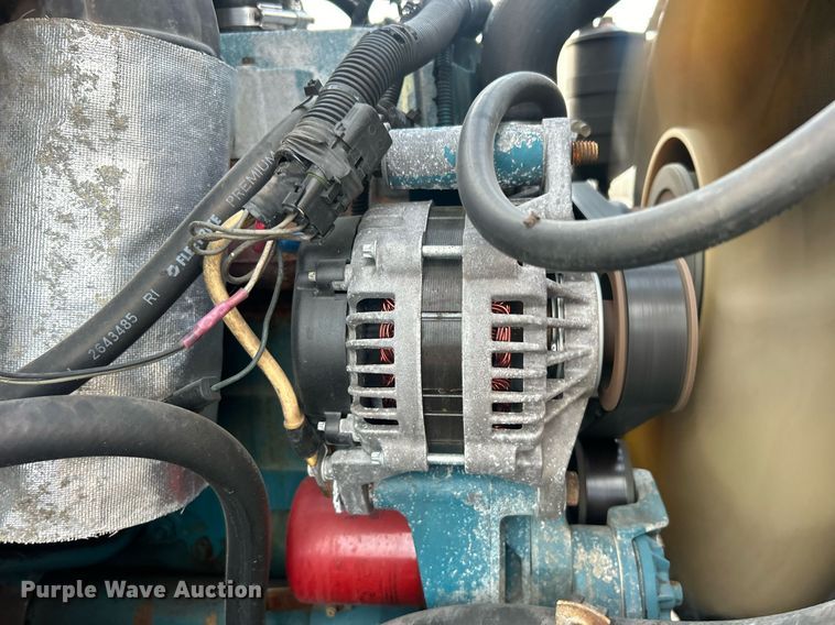 image for item EG1000 1998 International  4900 crane truck