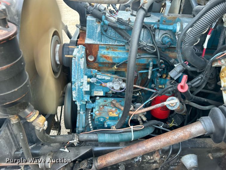 image for item EG1000 1998 International  4900 crane truck