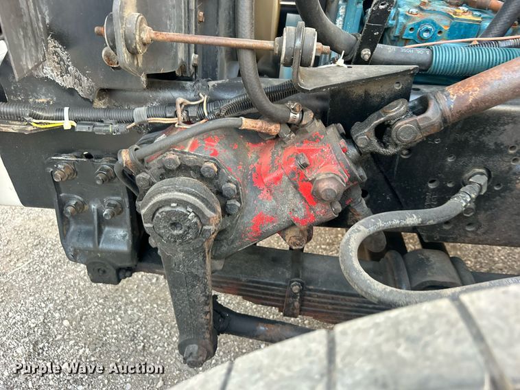 image for item EG1000 1998 International  4900 crane truck