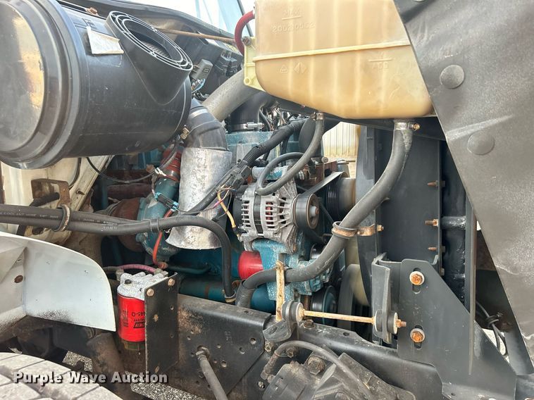 image for item EG1000 1998 International  4900 crane truck