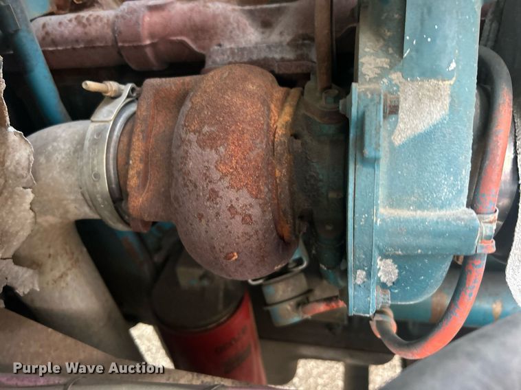 image for item EG1000 1998 International  4900 crane truck