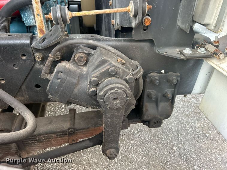 image for item EG1000 1998 International  4900 crane truck