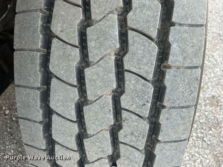 image for item EG1000 1998 International  4900 crane truck