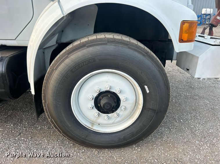 image for item EG1000 1998 International  4900 crane truck