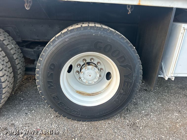 image for item EG1000 1998 International  4900 crane truck