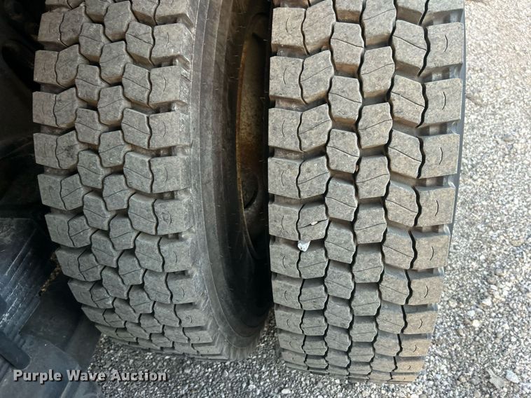 image for item EG1000 1998 International  4900 crane truck