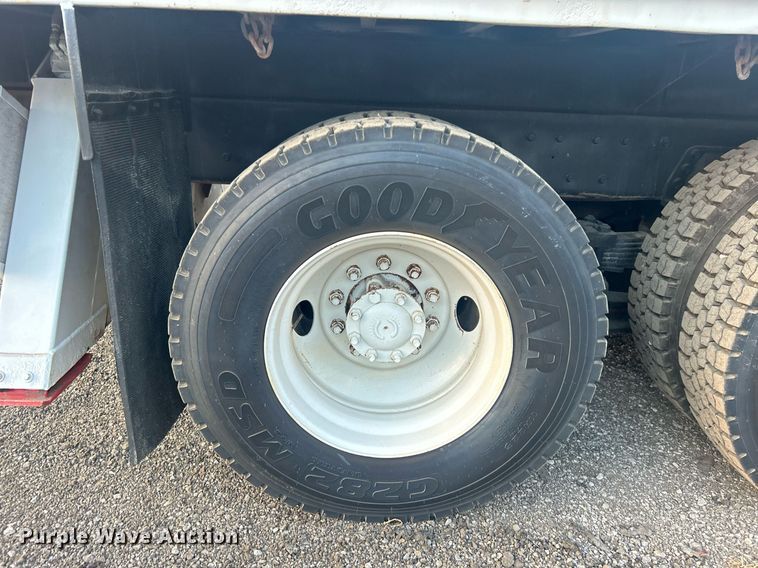 image for item EG1000 1998 International  4900 crane truck