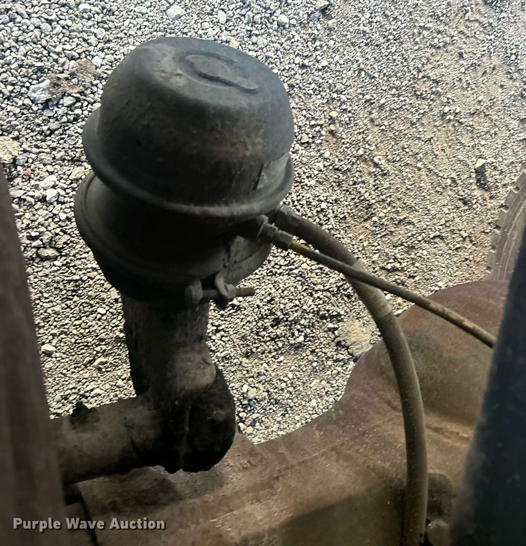 image for item EG1000 1998 International  4900 crane truck