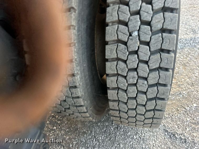 image for item EG1000 1998 International  4900 crane truck