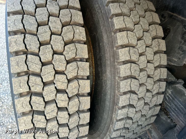 image for item EG1000 1998 International  4900 crane truck