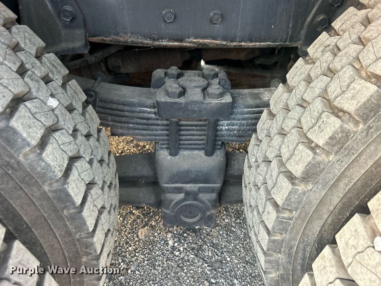 image for item EG1000 1998 International  4900 crane truck