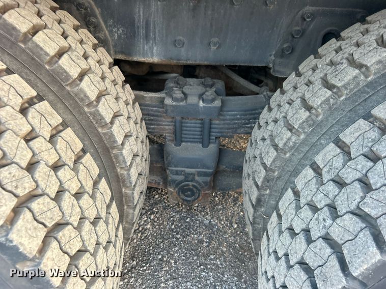 image for item EG1000 1998 International  4900 crane truck