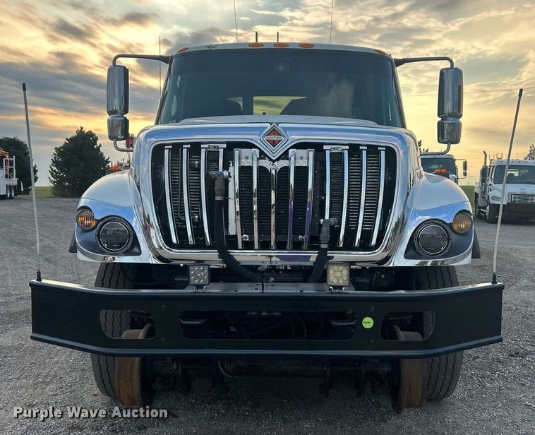 image for item EG1001 2008 International  7500 crane truck