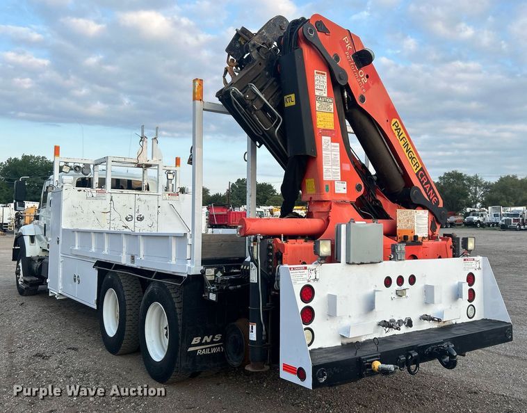 image for item EG1001 2008 International  7500 crane truck