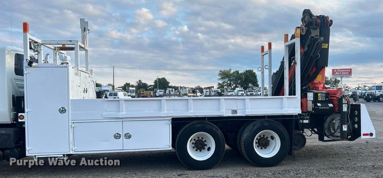 image for item EG1001 2008 International  7500 crane truck