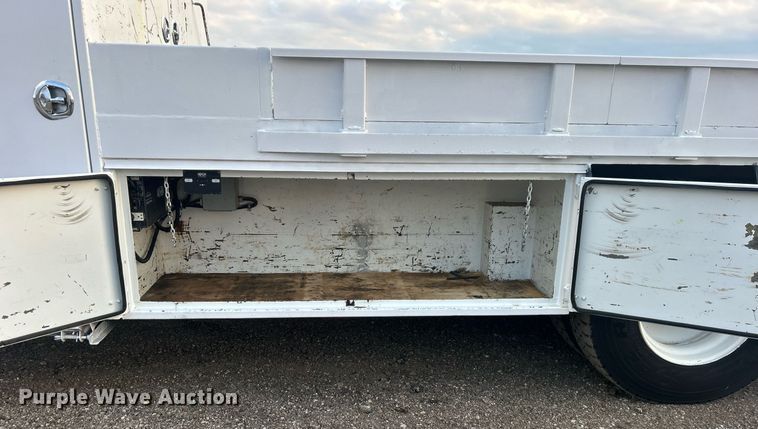 image for item EG1001 2008 International  7500 crane truck