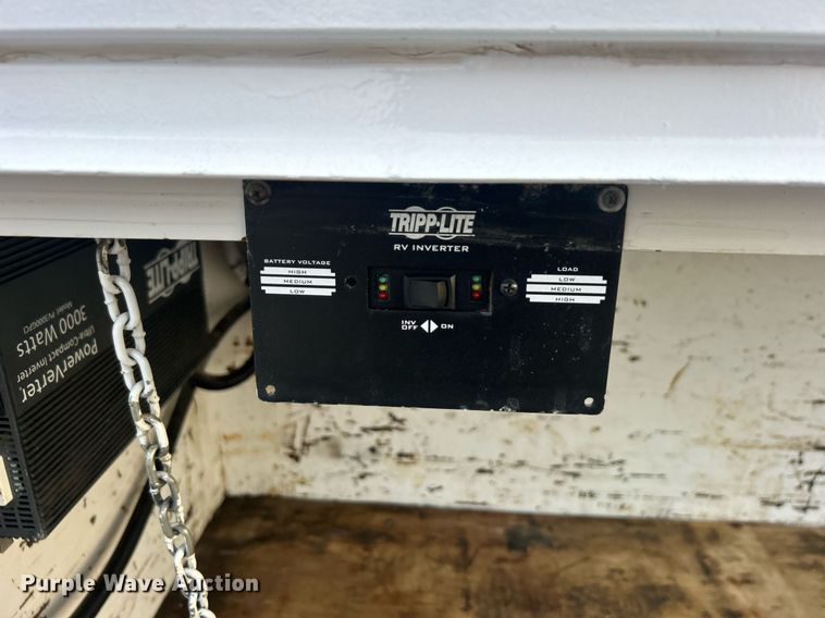 image for item EG1001 2008 International  7500 crane truck