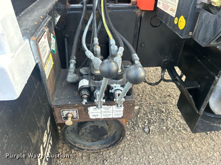 image for item EG1001 2008 International  7500 crane truck