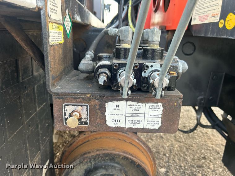 image for item EG1001 2008 International  7500 crane truck