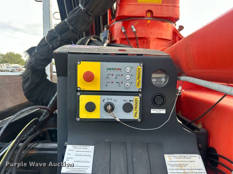 image for item EG1001 2008 International  7500 crane truck