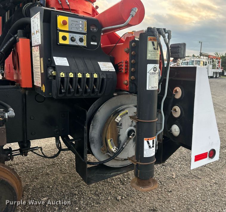 image for item EG1001 2008 International  7500 crane truck