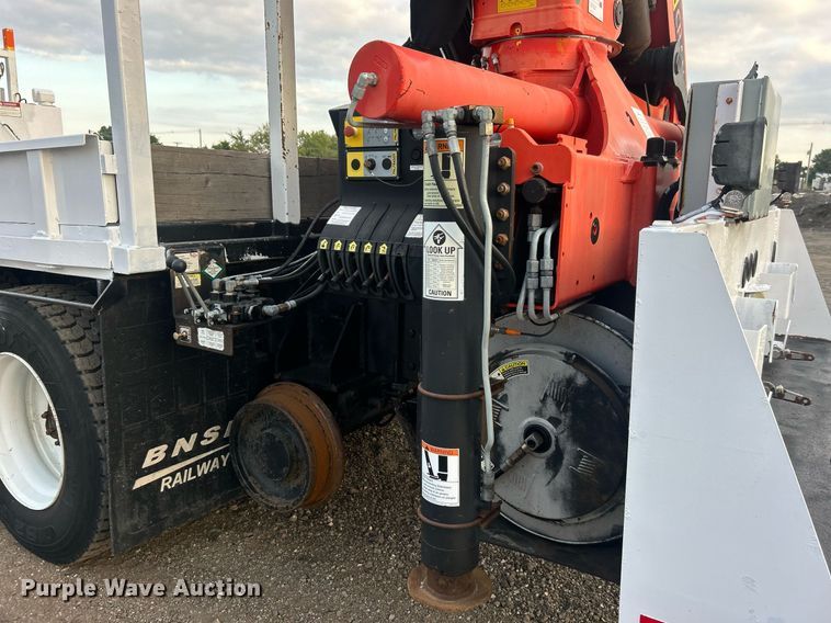 image for item EG1001 2008 International  7500 crane truck