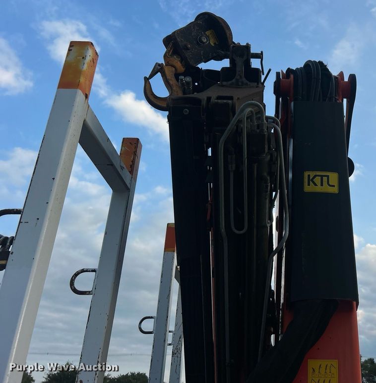 image for item EG1001 2008 International  7500 crane truck