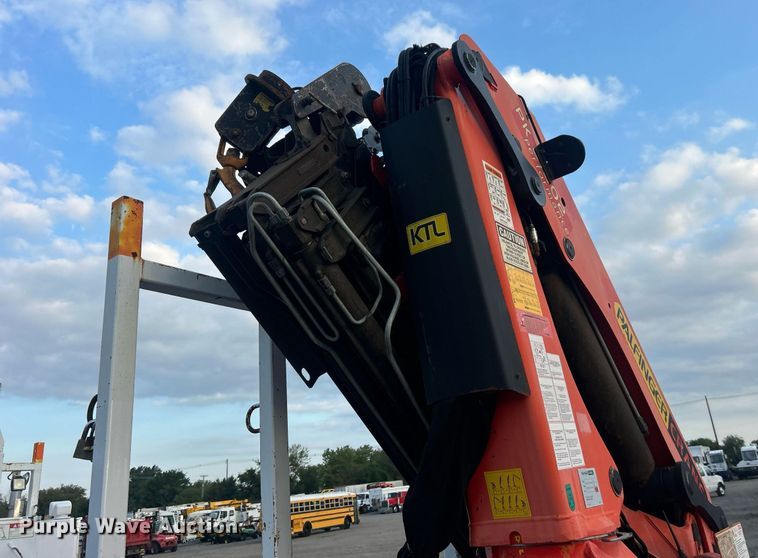 image for item EG1001 2008 International  7500 crane truck