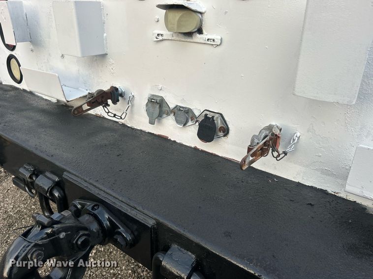 image for item EG1001 2008 International  7500 crane truck