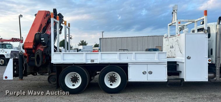 image for item EG1001 2008 International  7500 crane truck