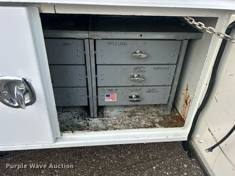 image for item EG1001 2008 International  7500 crane truck