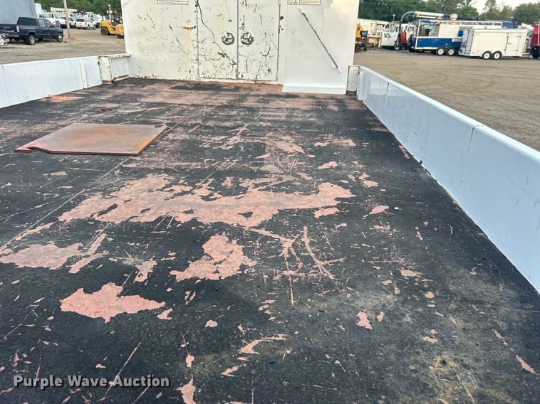 image for item EG1001 2008 International  7500 crane truck