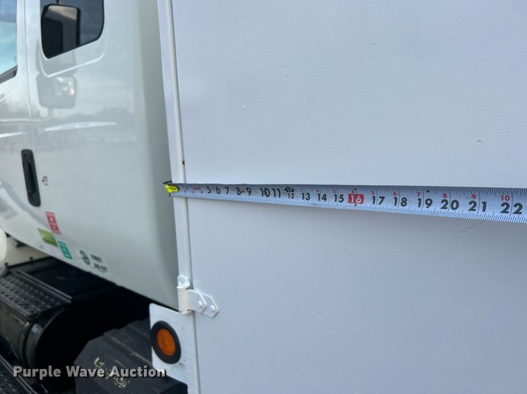 image for item EG1001 2008 International  7500 crane truck