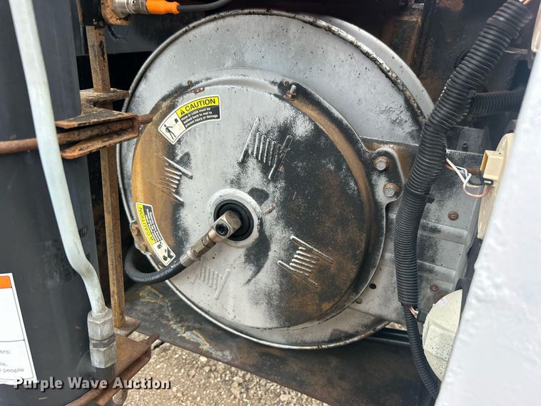 image for item EG1001 2008 International  7500 crane truck