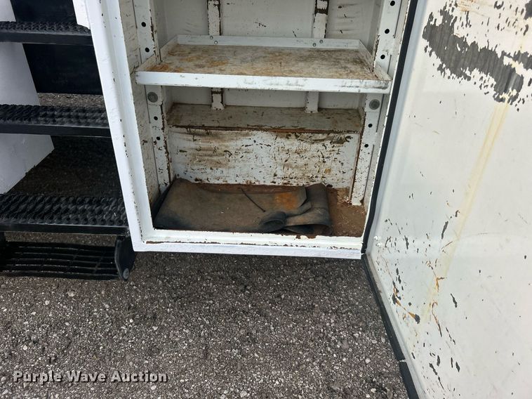 image for item EG1001 2008 International  7500 crane truck