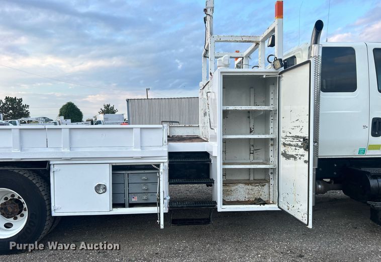 image for item EG1001 2008 International  7500 crane truck