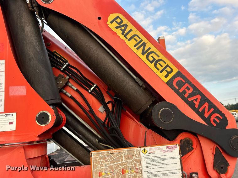 image for item EG1001 2008 International  7500 crane truck