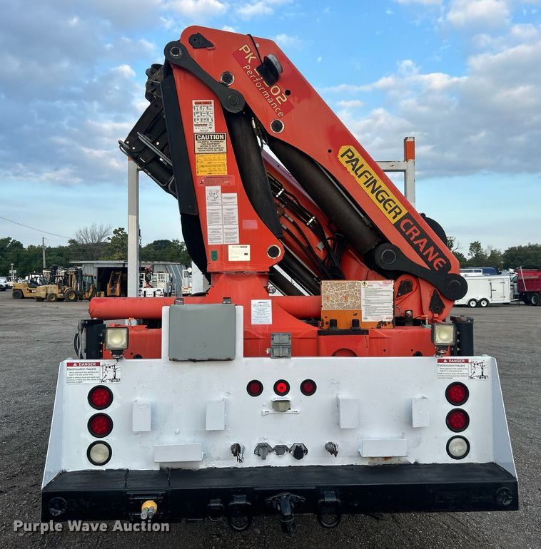 image for item EG1001 2008 International  7500 crane truck