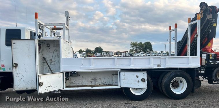 image for item EG1001 2008 International  7500 crane truck