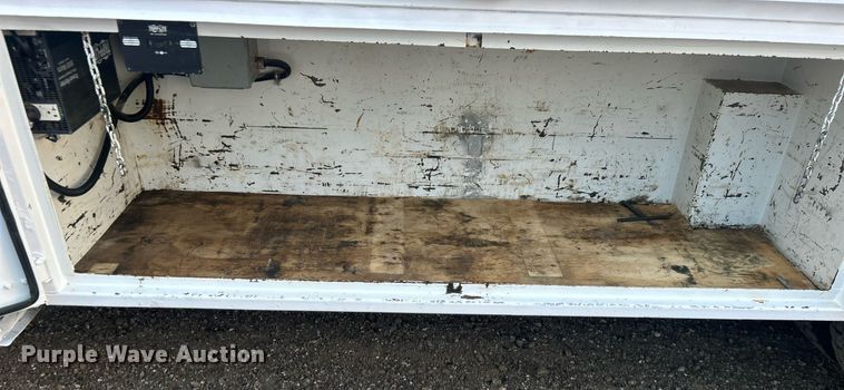 image for item EG1001 2008 International  7500 crane truck